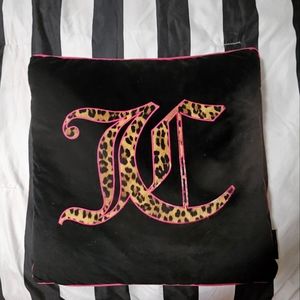 🩷 Juicy Couture throw pillow 🩷